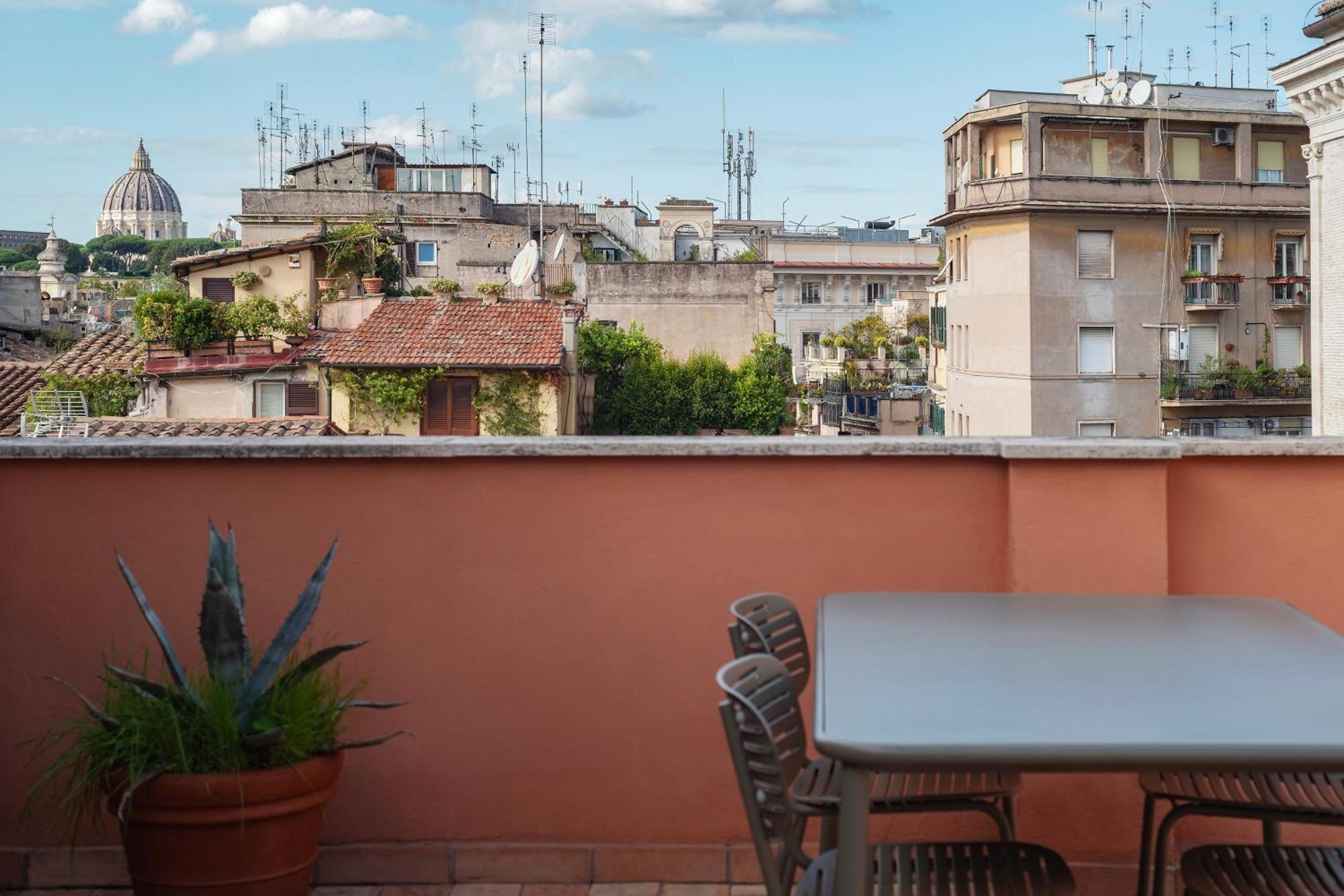 Apartment With Terrace In Via Del Pellegrino - Fromhometorome Exterior photo